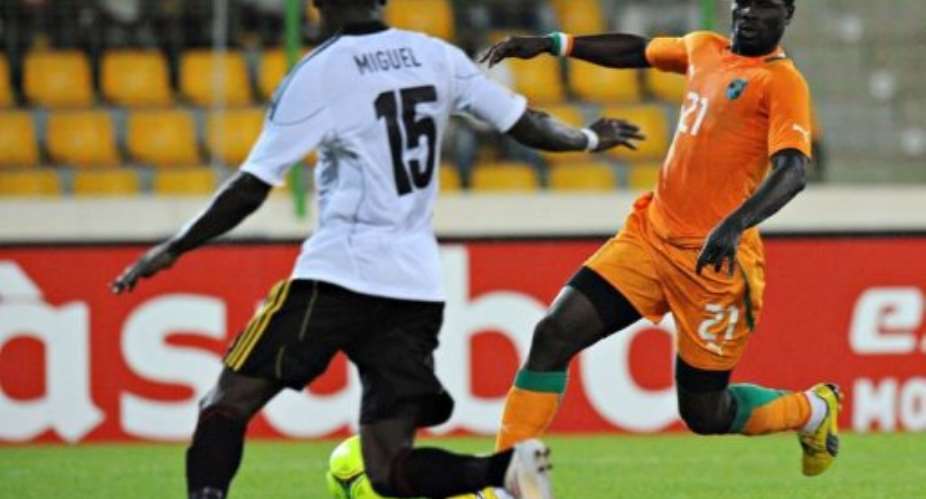 Ivory Coasts Emmanuel Eboue (R) vies with Angolas Jaime Miguel before scoring.  By Alexander Joe (AFP)