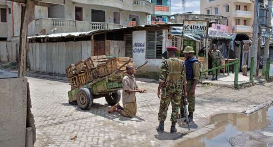 Kenya police seize weapons in fresh mosque raids