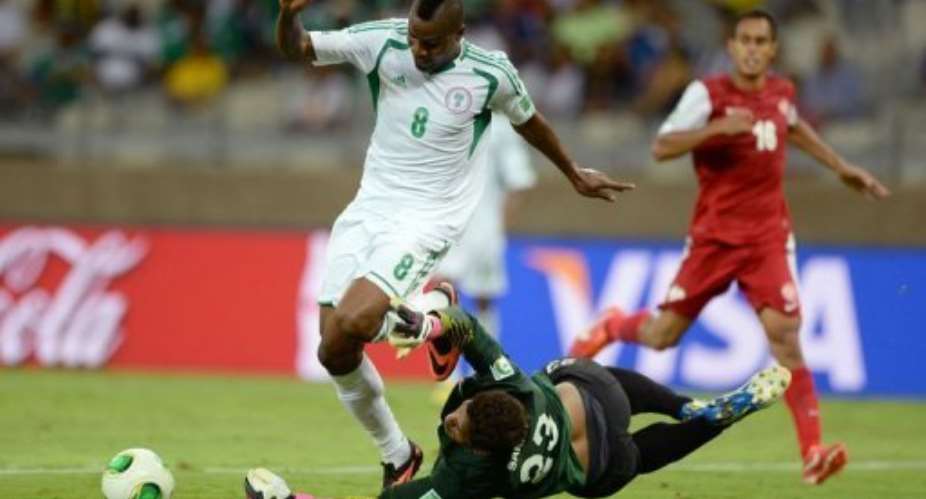 Nigeria forward Brown Ideye rounds Tahiti goalkeeper Xavier Samin to score on June 17, 2013.  By Eitan Abramovich (AFP)