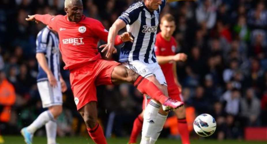 Wigan Athletics Arouna Kone (L) vies with West Bromwich Albions Jonas Olsson (R) at The Hawthorns on May 4, 2013.  By Andrew Yates (AFP/File)