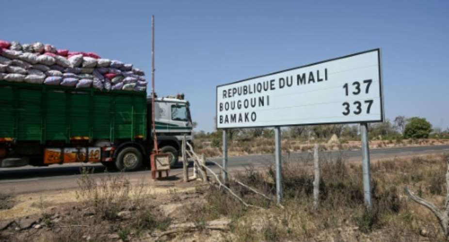 La frontire du Mali, le 23 janvier 2022, ouverte uniquement aux produits aliementaires.  By Sia KAMBOU (AFP)