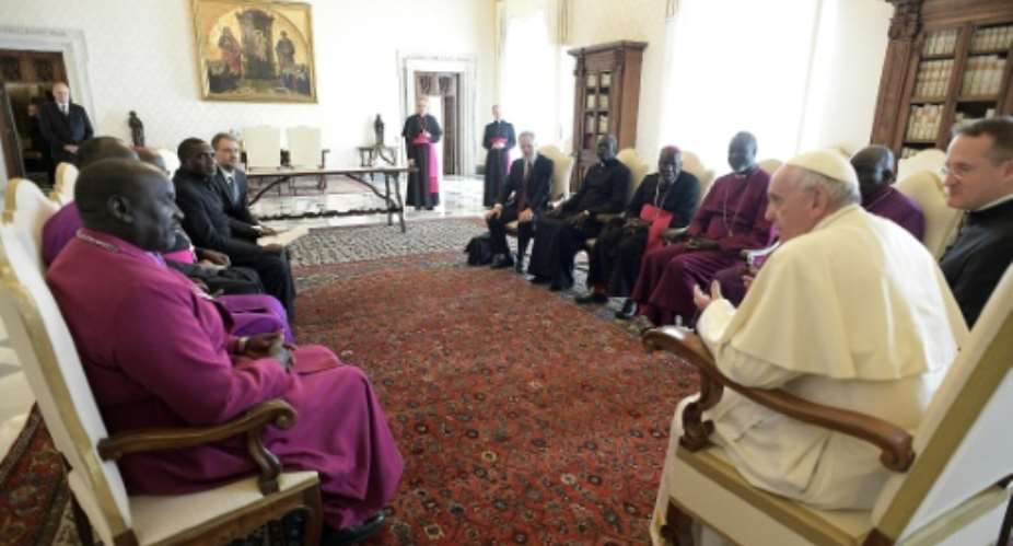 Le pape Franois reoit une dlgation du Conseil des Eglises du Sud-Soudan au Vatican le 23 mars 2018.  By HO OSSERVATORE ROMANOAFP