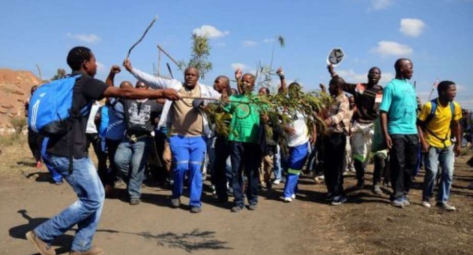 Striking Lonmin mine workers gather at Wonderkop hill in Marikana on May 14, 2013.  By Tiro Ramatlhatse (AFP)