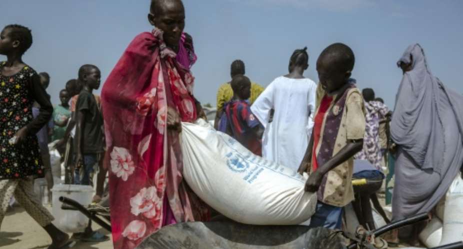 Maize being collected at the Bentiu displaced persons camp in South Sudan.  By Rian COPE (AFP)