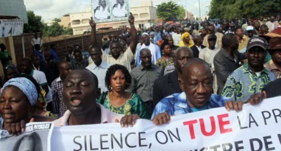 In Bamako over 500 journalists, editors and politicians began a march to the offices of the transition prime minister.  By Habibou Kouyate (AFP)