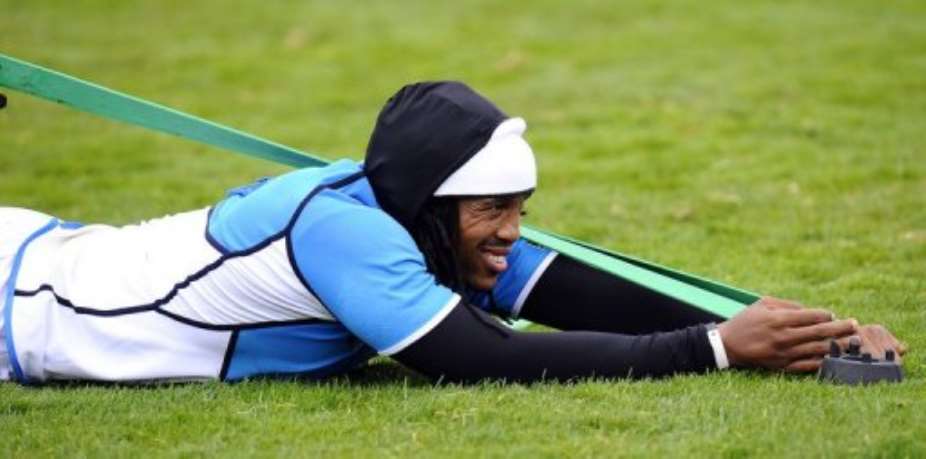 Odwa Ndungane stretches during a training session on September 19, 2011.  By Stephane de Sakutin AFPFile