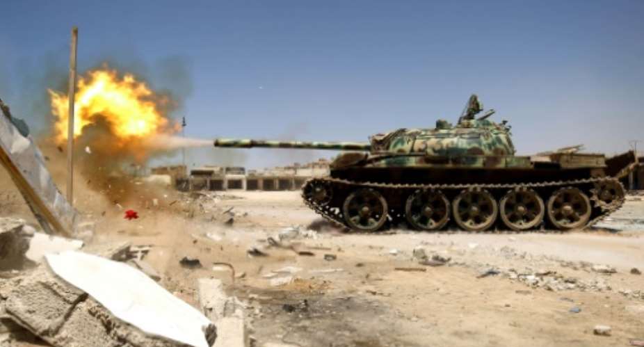 Members of the Libyan National Army LNA, which is loyal to strongman Khalifa Haftar, fire a tank during fighting against jihadists in Benghazi on May 20, 2017.  By Abdullah DOMA AFPFile
