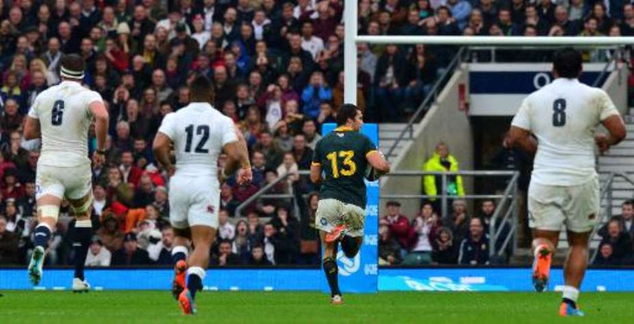 South Africa's Jan Serfontein 2nd R scores an interception try during the Autumn International rugby union Test match between England and South Africa at Twickenham Stadium, southwest of London on November 15, 2014.  By Paul Ellis AFP