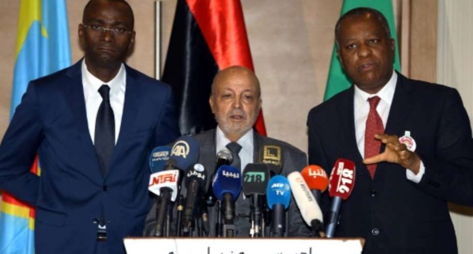 Nigeria's Foreign Minister Geoffrey Onyeama R and Congolese Foreign Minister Emmanuel Kasongo L at a joint press conference in Tripoli on January 6, 2018.  By MAHMUD TURKIA AFP