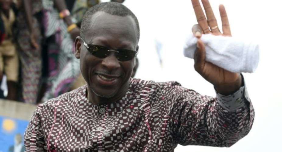 Presidential candidate and leader of coalition of the opposition Patrice Talon waves to supporters during a campaign rally in the Ekpe district near Cotonou, in Benin, on March 18, 2016.  By Pius Utomi Ekpei (AFP/File)