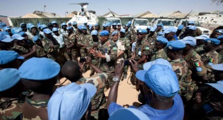 UNAMID Force Commander, Lieutenant General Patrick Nyamvumba, visits Umam Baru team site.  By Albert Gonzalez Farran (AFP/UNAMID/File)