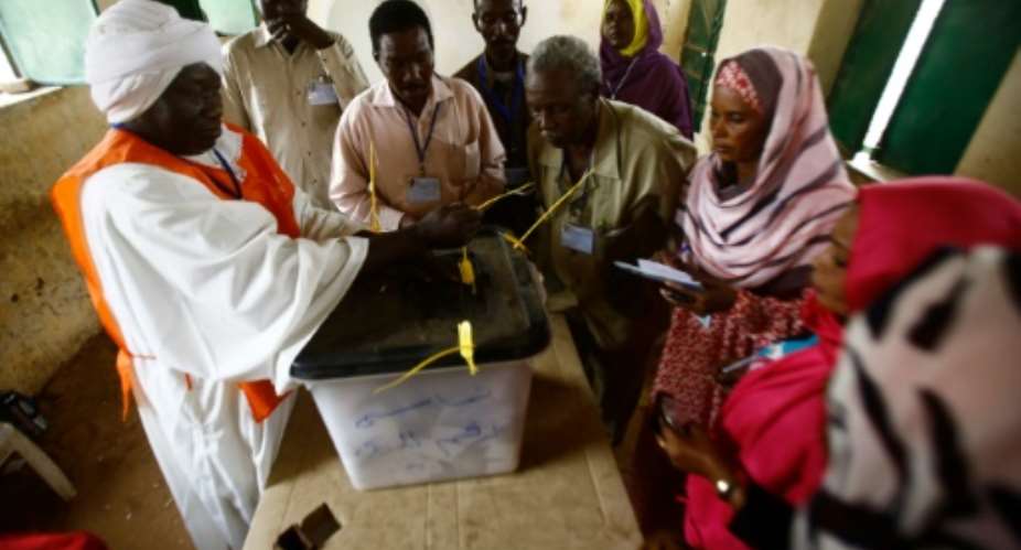 Sudanese election staff seal a ballot box at a polling station in North Darfur's state capital El Fasher, as the polls close on April 13, 2016.  By Ashraf Shazly AFP