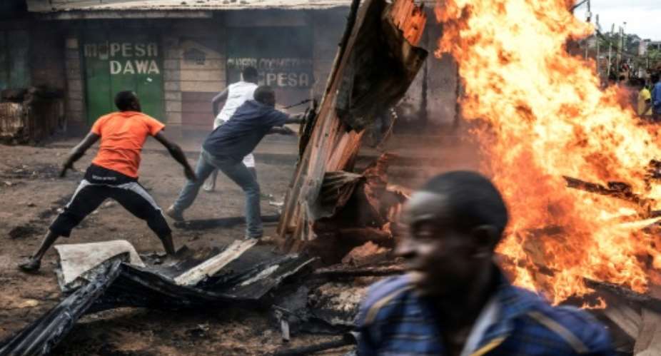 Residents of Kawangware district, Nairobi, erect a burning barricades.  By MARCO LONGARI AFP