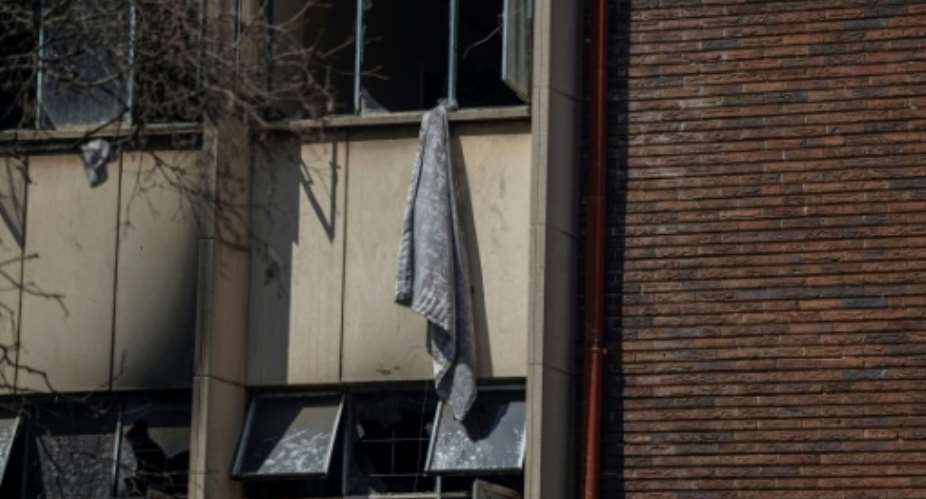 Residents used blankets and sheets to try to flee the flames.  By Michele Spatari (AFP)
