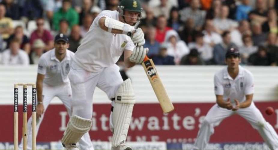 Graeme Smith helped South Africa reach 39 for no wicket at tea.  By Ian Kington AFP