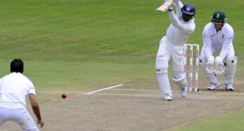 Kumar Sangakkara (centre) plays a stroke.  By Stephane de Sakutin (AFP/File)
