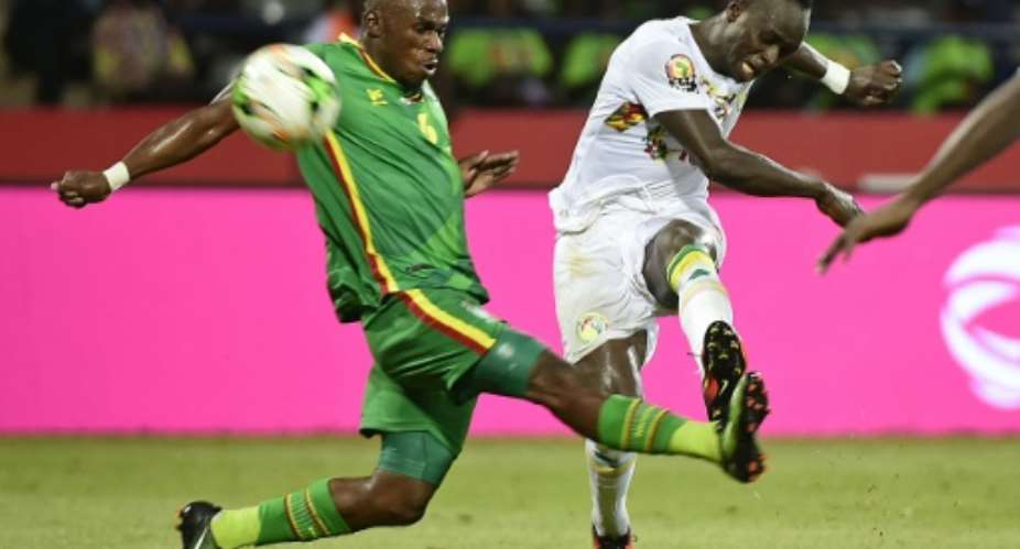 Senegal's forward Sadio Mane R kicks the ball past Zimbabwe's defender Onismor Bhasera during the 2017 Africa Cup of Nations group B football match January 19, 2017.  By KHALED DESOUKI AFP