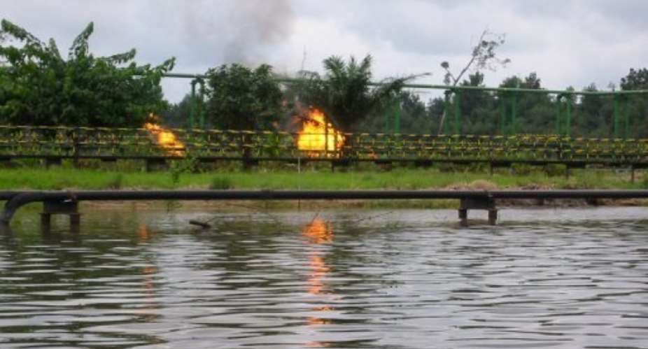 View of an oil plant on the Sambreiro River in the Niger Delta, Nigeria, on September 25, 2005.  By Dave Clark AFPFile
