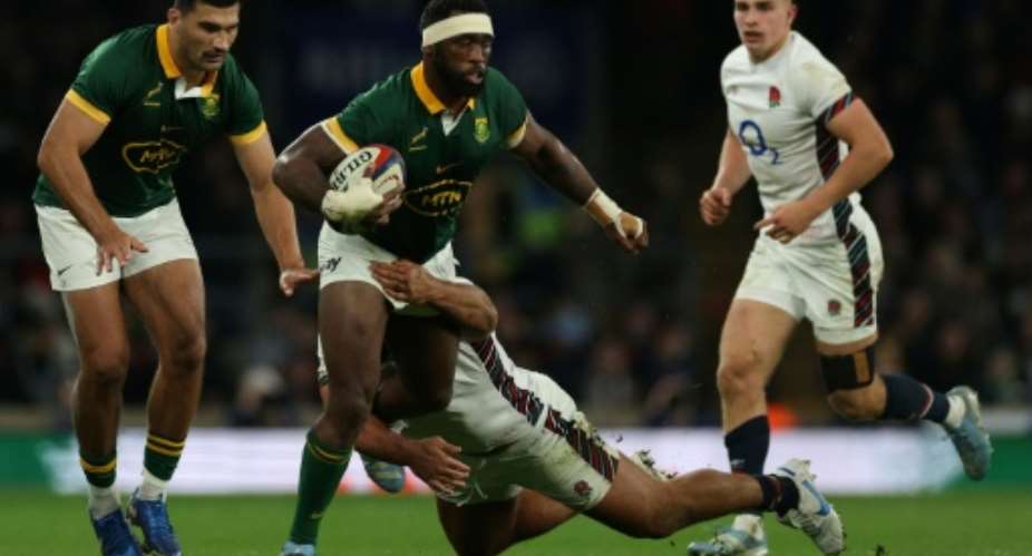 South Africa captain Siya Kolisi (C) in action against England at Twickenham last season..  By Adrian Dennis (AFP)