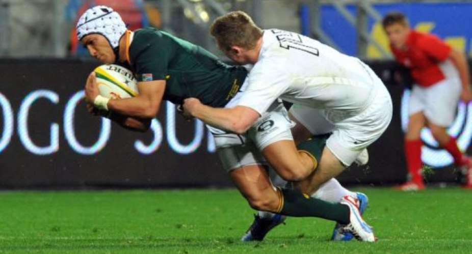 Englands Alex Goode (R) tackles South Africas Gio Aplon.  By Alexander Joe (AFP)