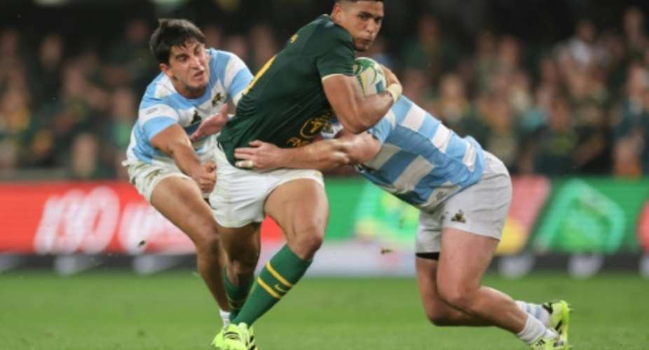 South Africa fly-half Sacha Feinberg-Mngomezulu (C) about to score a try against Argentina in Durban..  By PHILL MAGAKOE (AFP)