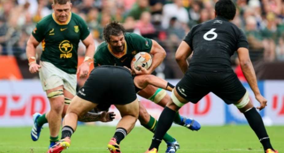 South Africa lock Eben Etzebeth (C) carries the ball against New Zealand in Baltimore.  By Caean Couto (GETTY IMAGES NORTH AMERICA/AFP)