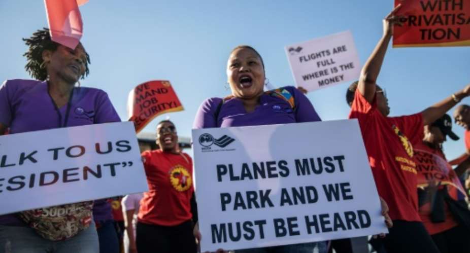 South African Airways workers and the airline are in talks to end a strike that has grounded hundreds of flights.  By Michele Spatari AFP