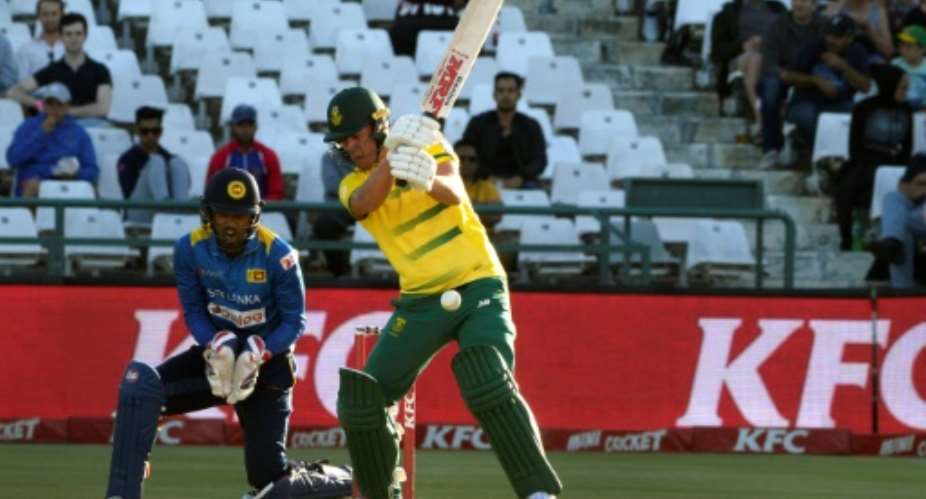 South Africas AB de Villiers (C) plays a shot during their T20 cricket match against Sri Lanka on January 25, 2017, in Cape Town.  By RODGER BOSCH (AFP)