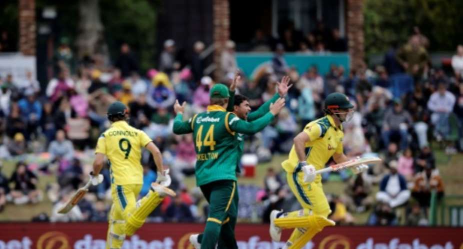 South Africas Bjorn Fortuin (3rd L) celebrates the wicket of Australias Mitchell Marsh during the third one-day international (ODI) at Senwes Park in Potchefstroom.  By PHILL MAGAKOE (AFP)