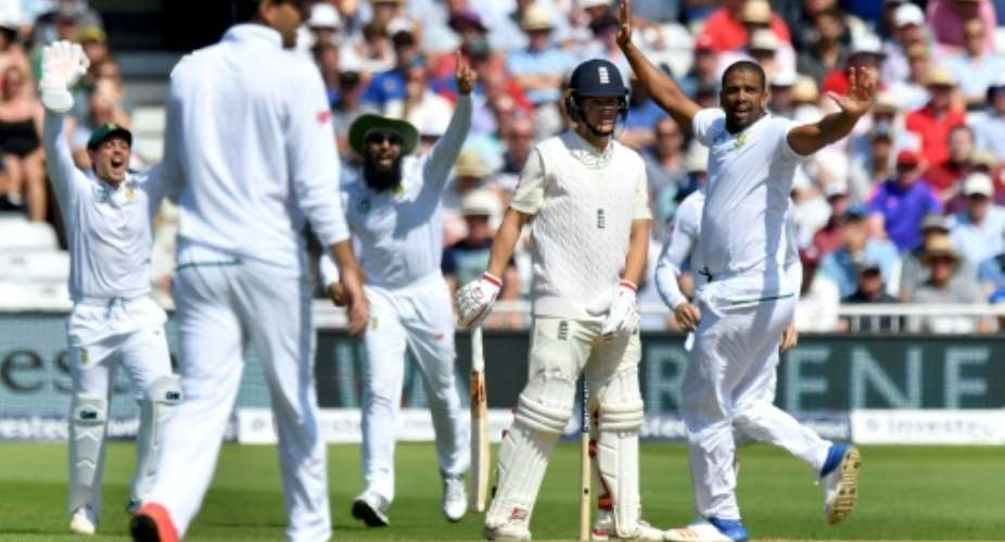 South Africa's Vernon Philander R celebrates taking the wicket of England's Gary Ballance, given out on review for 4, on the fourth day of the second Test at Trent Bridge in Nottingham, central England on July 17, 2017.  By Anthony DEVLIN AFP