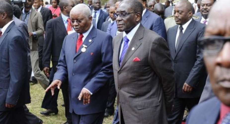 Mozambican President and new SADC chairperson Armando Guebuza (L) talks with Zimbabwean President Robert Mugabe (R).  By Stephane de Sakutin (AFP)