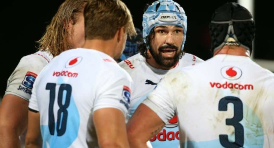 Victor Matfield C of the Northern Bulls talks to teammates Arno Botha L and Marcel Van Der Merwe R during the Super 15 match agaisnt Waikato Chiefs in Rotorua, New Zealand on May 22, 2015.  By Fiona Goodall AFPFile