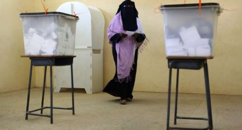 A Sudanese woman prepares to cast her vote at a polling station in Khartoum on April 15, 2015.  By Patrick Baz AFP