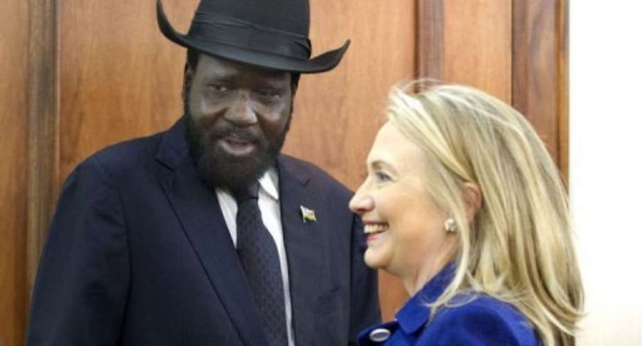 US Secretary of State Hillary Rodham Clinton (R) meets with South Sudans President Salva Kiir.  By Jacquelyn Martin (AFP/POOL)