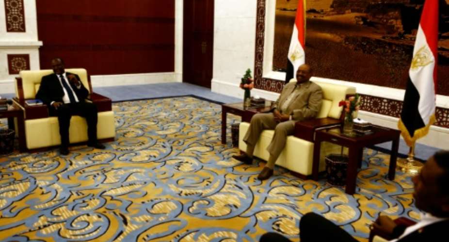 Sudanese President Omar al-Bashir centre meets with South Sudan's new Vice President Taban Deng Gai at the presidential palace in Khartoum on August 22, 2016.  By Ashraf Shazly AFP