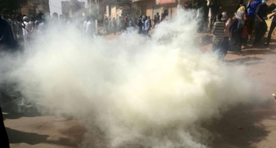 Sudanese police fire tear gas at hundreds of protesters trying to march on the presidential palace in the capital Khartoum on January 24, 2019, as protests have rocked the country since December 2018.  By - AFP