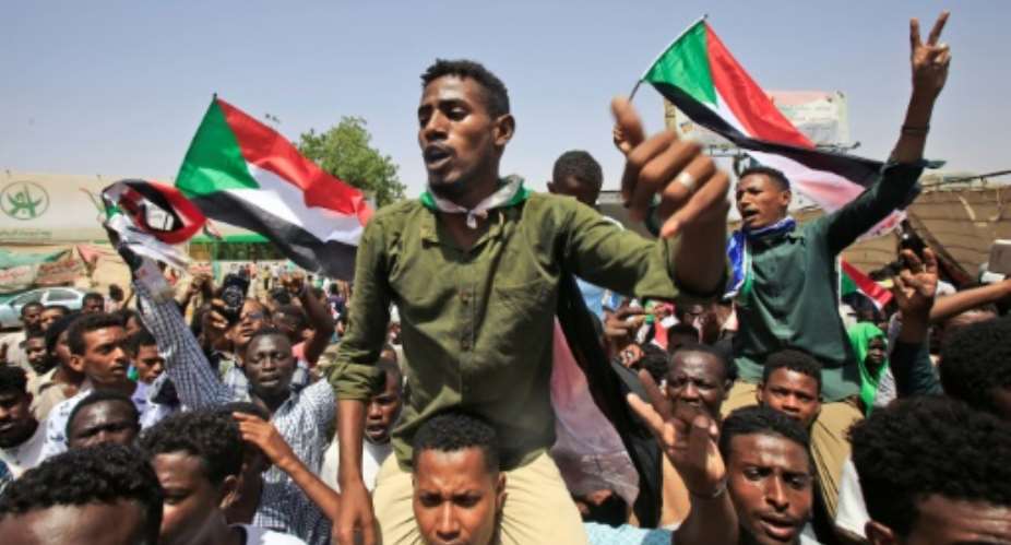 Sudanese protesters are pushing for the army to hand over power to civilians following the ouster of veteran leader Omar al-Bashir.  By ASHRAF SHAZLY AFP