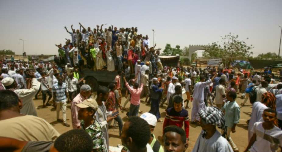 Sudanese protesters gather near the military headquarters in the capital Khartoum.  By ASHRAF SHAZLY AFP