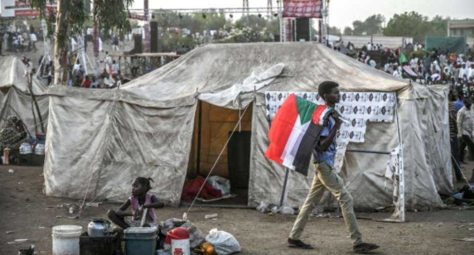 Sudanese protesters have kept up a round-the-clock sit-in outside army heaquarters for the past three weeks, demanding that the military hand power to civilians after toppling veteran president Omar al-Bashir on April 11.  By OZAN KOSE AFP
