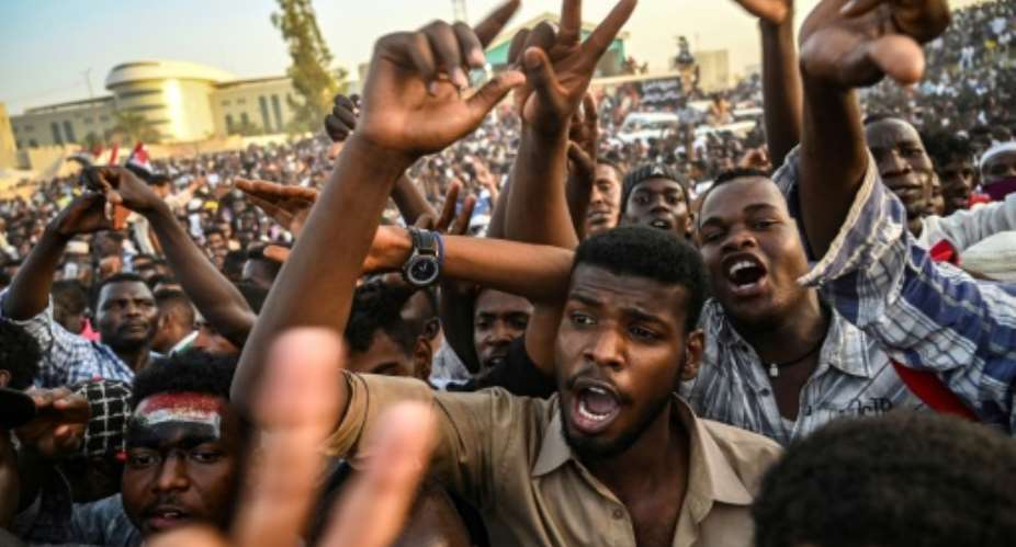 Sudanese protesters have kept up their campaign for the country's military leaders to make way for civilian rule, with tens of thousands taking part in a