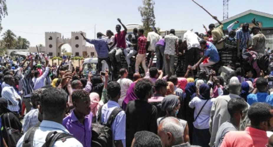 Sudanese protesters have massed outside army headquarters in the capital Khartoum for three straight days in the biggest rallies since demonstrations against President Omar al-Bashir's government began in December.  By STRINGER AFP