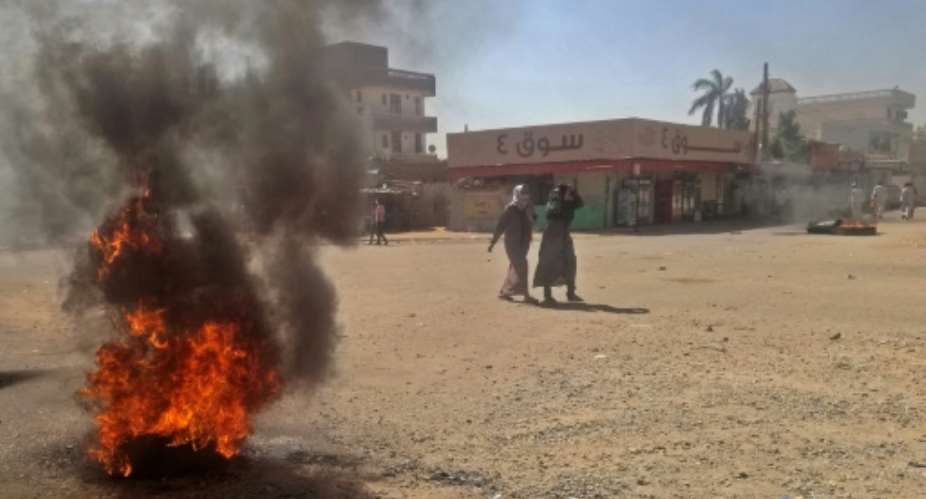 Sudanese protestors burn tyres during an anti-government demonstration on January 18, 2019 in Khartoum.  By - AFP