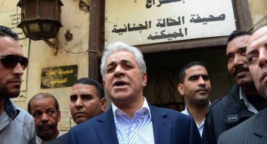 Supporters of Egypt candidate jostle for campaign space