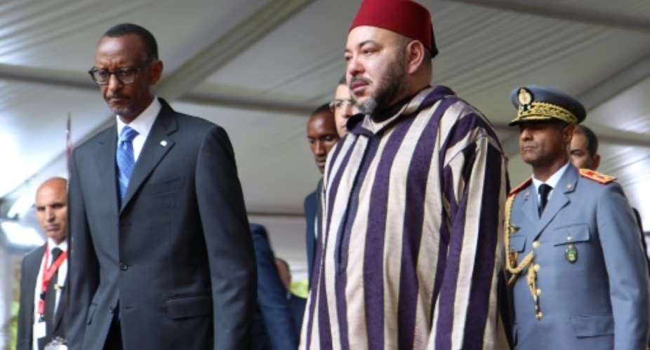 The King of Morocco, Mohammed VI C is welcomed by Rwandan President Paul Kagame L on October 19, 2016 in Kigali, during his first stage tour of East Africa.  By Stephanie Aglietti AFP
