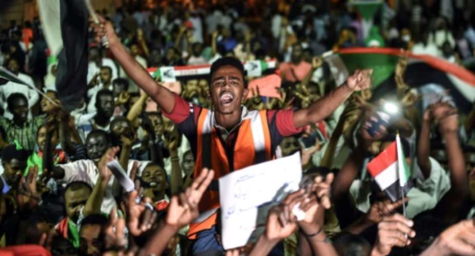 Thousands of protesters have been gathered outside army headquarters in Khartoum throughout the talks with Sudan's ruling generals on a political transition.  By Mohamed el-Shahed AFP