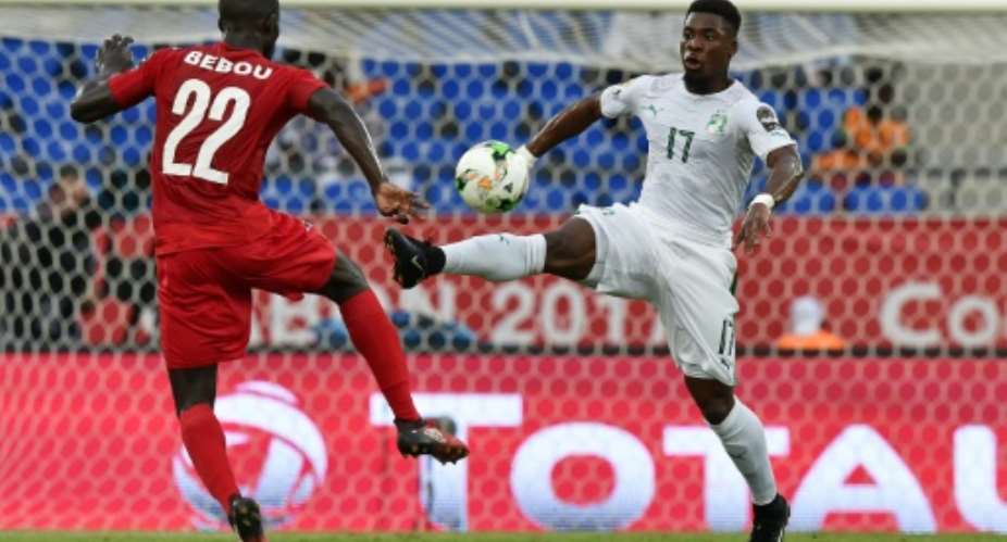 Togo's midfielder Ihlas Bebou L challenges Ivory Coast's defender Serge Aurier on January 16, 2017.  By ISSOUF SANOGO AFP