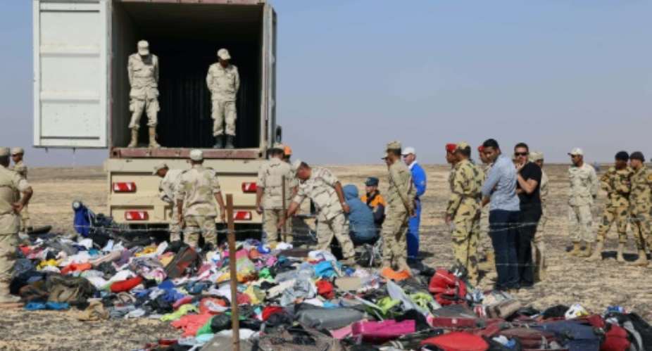 UK moves to repatriate Egypt tourists after bomb warning