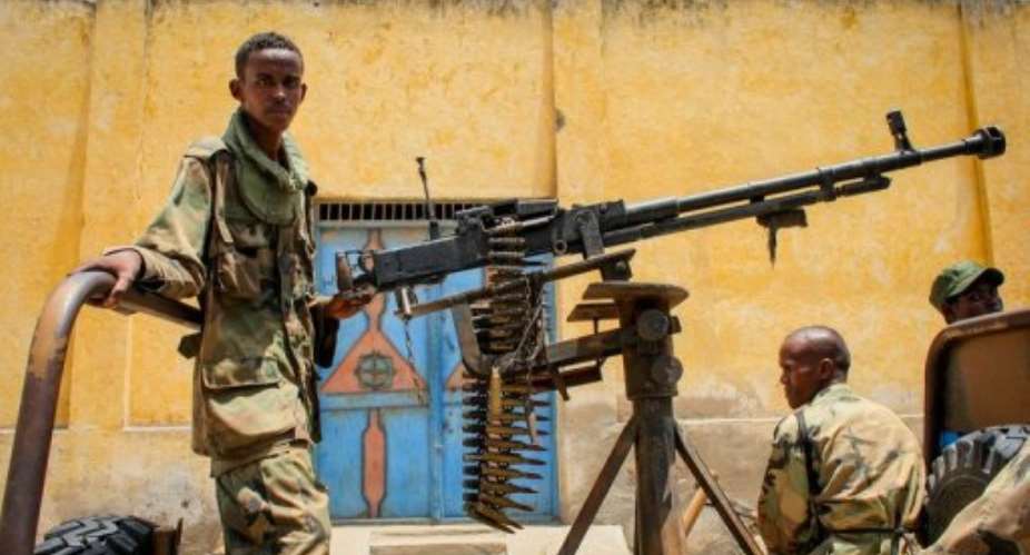 A fighter of the pro-government Ras Kimboni Brigade arms a heavy machine gun in Kismayo, on October 7, 2012.  By Stuart Price AU-UN ISTAFP