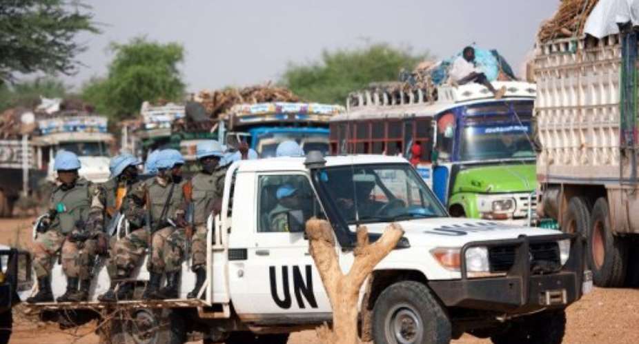 Rawandan peacekeeping troops escorting Sudanese from the internally displaced persons camp in Aramba.  By Albert Gonzalez Farran AFPUNAMID