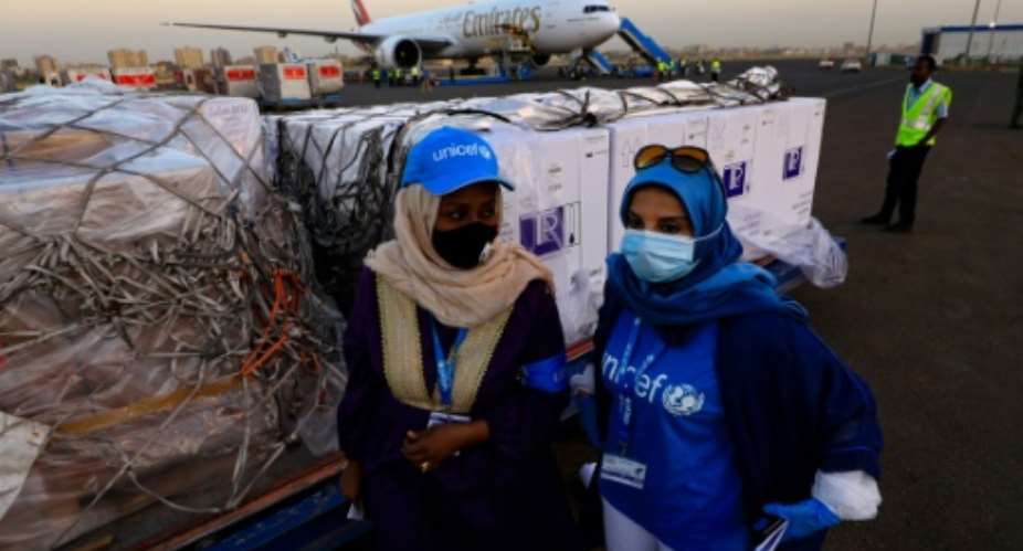 UN staff supervise the arrival of the first batch of coronavirus vaccines in Sudan on Wednesday.  By ASHRAF SHAZLY AFP